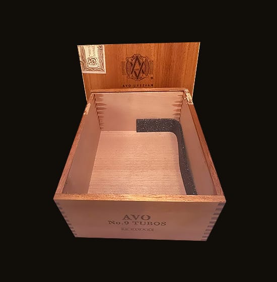 A Box of AVO Cigar Classic nº 9 Tubo